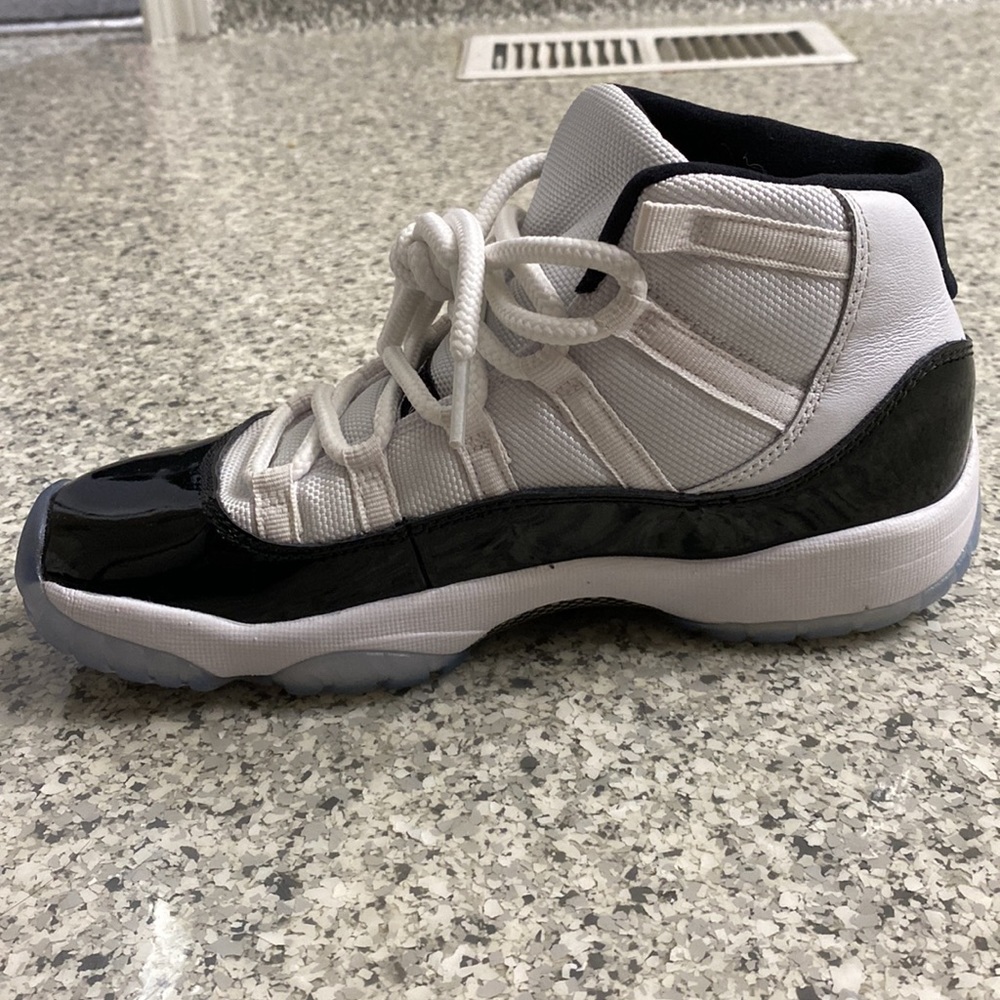 Jordan Retro 11 - Picture 3 of 4